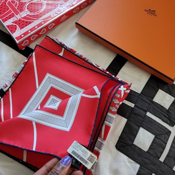 Silk Hermes Scarf- Les Nouveau Amoureux de Paris - Picture 3 of 9